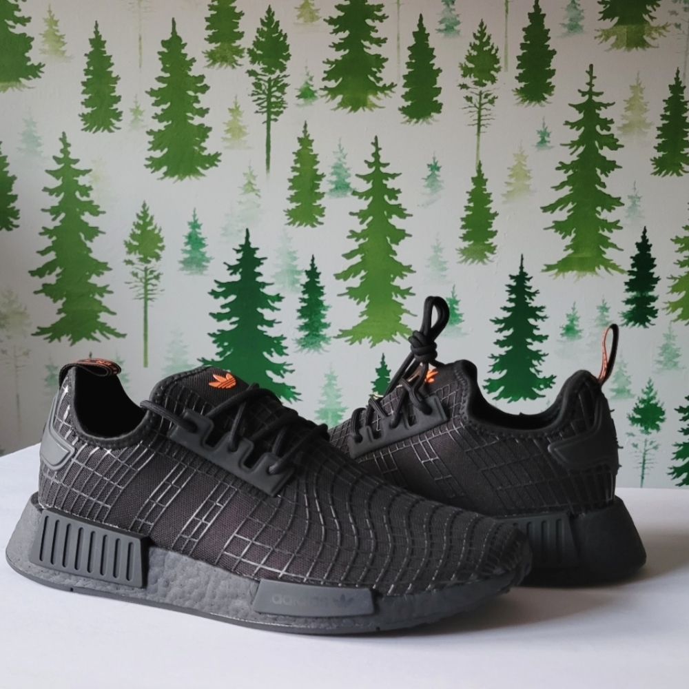 NEW 9.5 Mens NMD_R1 Addidas Shoes.